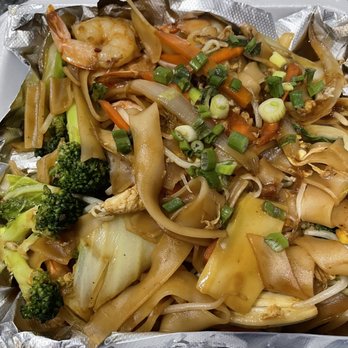 Thai Lucky - E12. Pad Se Ew - Thai Near Me - San Antonio, Texas