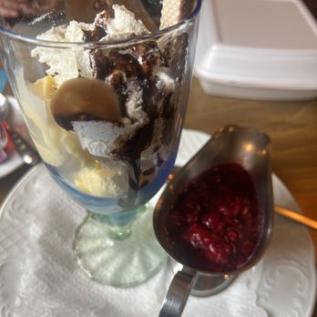 Löwenstüberl - Hot fresh raspberry with vanilla ice-cream sundae - Bavarian Near Me - Taunusstein, HE Löwenstüberl - Hot fresh raspberry with vanilla ice-cream sundae - Bavarian Near Me - Taunusstein, HE