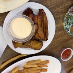 Bendicion De Dios Restaurante & Pupuseria - Platanos
