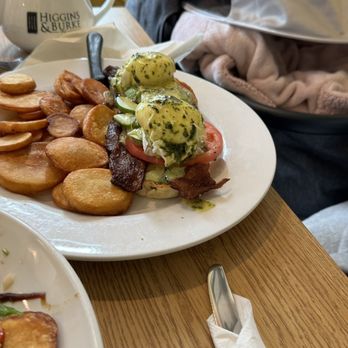 Floyd’s Diner James Bay - Benedict - Breakfast & Brunch Near Me - Victoria, British Columbia Floyd’s Diner James Bay - Benedict - Breakfast & Brunch Near Me - Victoria, British Columbia