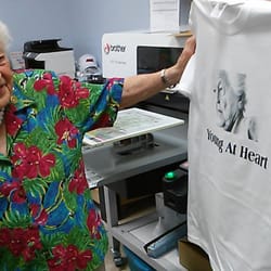 Instant Imprints Missisauga West - Mississauga Mayor Hazel McCallion at the Grand Opening of our Matheson location - impressed by a custom shirt made right before her eyes!