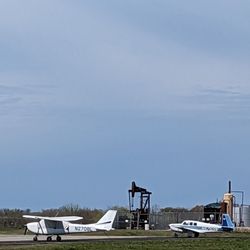 Sherman Municipal Airport - Yes that's an oil well