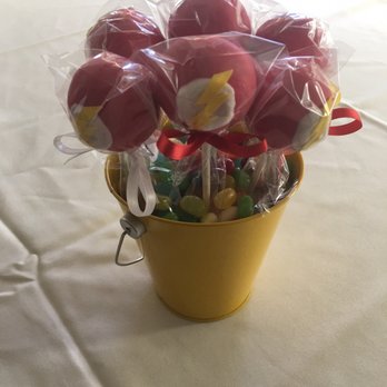 XOXO Cake Pops - The flash cake pops - Desserts Near Me