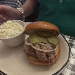 Nisbet Inn - Brisket sandwich with Cole slaw