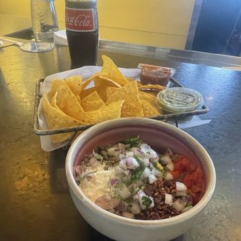Tortas Frontera - Guacamole & Chips - Fully Dressed - Mexican Near Me - Chicago, Illinois Tortas Frontera - Guacamole & Chips - Fully Dressed - Mexican Near Me - Chicago, Illinois