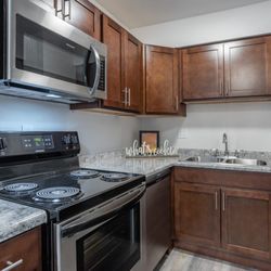 Eagles Landing Apartments - Dark finish upgraded kitchen