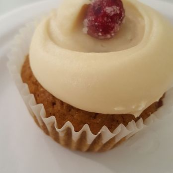 Magnolia Bakery - Pumpkin spice cupcake - Bakeries Near Me - Chicago, Illinois
