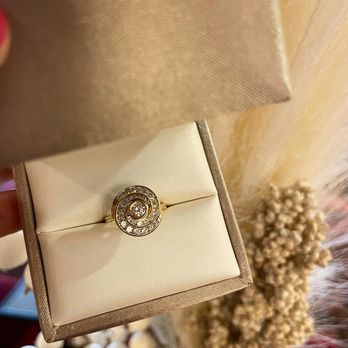 Yeager Jewelers - Vintage Diamond ring from our Estate Collection - Jewelry Near Me - Westlake, Ohio Yeager Jewelers - Vintage Diamond ring from our Estate Collection - Jewelry Near Me - Westlake, Ohio