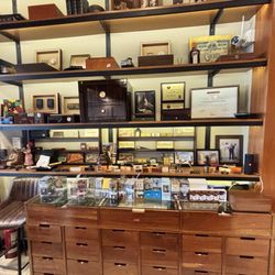 La Casa del Habano - Pipe and humidor selections.