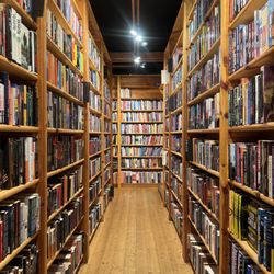 Pelican Bay Books & Coffeehouse - Bookstore
