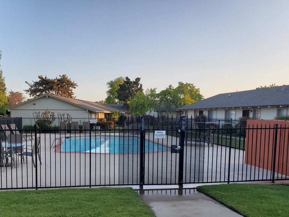 MEADOWBROOK Updated March 2024 73 Photos 4912 N 7th St, Fresno, California Apartments