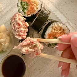 Osaka Mioritika - Spicy hamachi nigiri & Maki saumon épicé / Maki Spicy Salmon