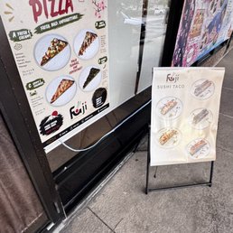sushi pizza ! sushi pizza !