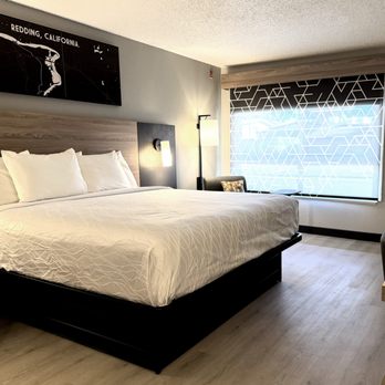 Thunderbird Lodge - King Room - Hotels Near Me - Redding, California Thunderbird Lodge - King Room - Hotels Near Me - Redding, California