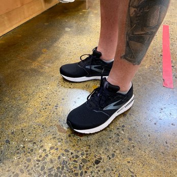 Road Runner Sports - Brooks Beast - Sports Wear Near Me - Berkeley, California