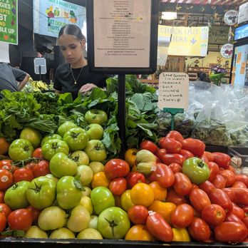 Steady Eddy's Veggies - Tomatoes - Grocery Near Me - Flint, Michigan
