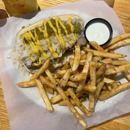 Bratwurst with garlic fries