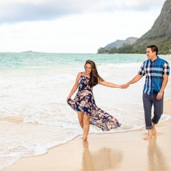 Johanna Dye Photography - Engagement Photographer at Waimanalo Bay Oahu Hawaii