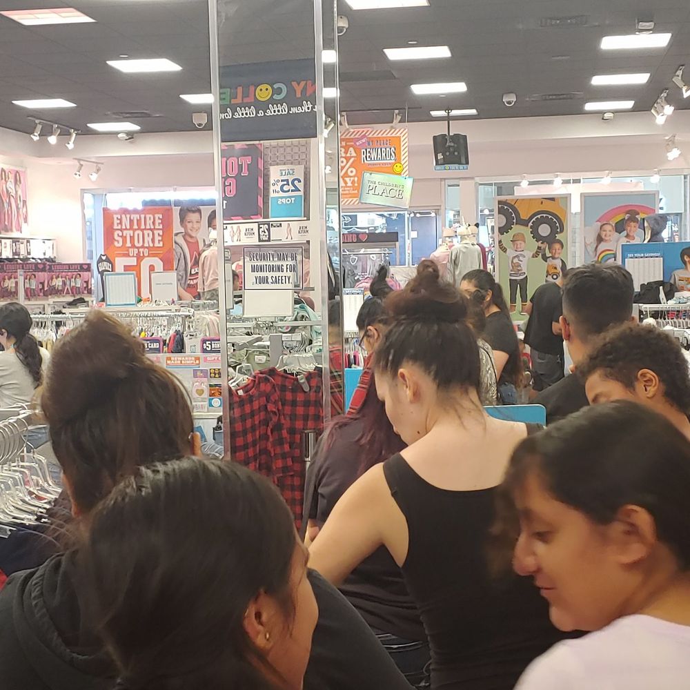 As always ..... Looooonng line for the cash register. As always ..... Looooonng line for the cash register.