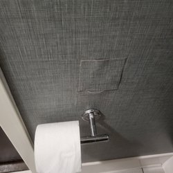 Holiday Inn Youngstown-South - Bathroom needs repairs
