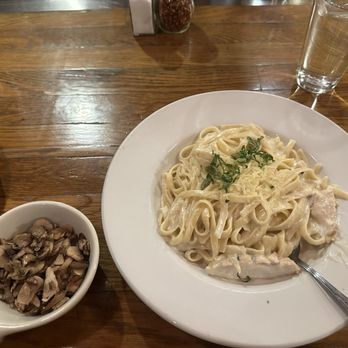 Fat Olives - Chicken alfredo - Pizza Near Me - Flagstaff, Arizona
