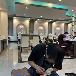 Gravity Nails & Spa