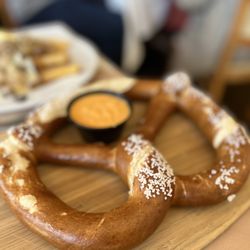 Plattduetsche Park - Giant pretzel w/obatzda