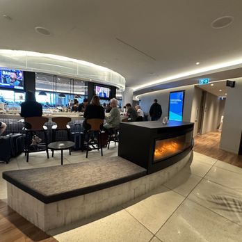 Elevation Lounge - Bar - Airport Lounges Near Me - Calgary, Alberta Elevation Lounge - Bar - Airport Lounges Near Me - Calgary, Alberta