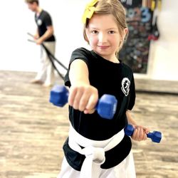 Tsuyosa - Karate training girl power