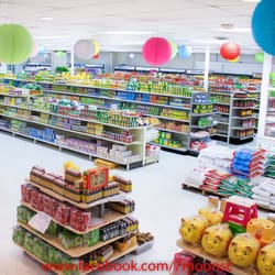 7 Moon Supermarket Asian Grocery - The entrance.