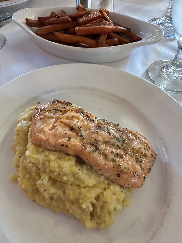 Old Edgefield Grille Logo