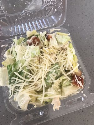 Foto di Razzo's Pizza and Salads - Oakland, CA, Stati Uniti. Chicken Caesar open box. So good makes me wanna try it on a wrap.
