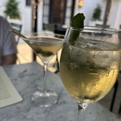 Frenchie's - Cocktails on the patio