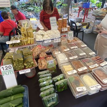 Legaspi Market - Grocery Near Me - Makati, NCR