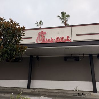 Chick-fil-A - Drive-thru - Fast Food Near Me - Los Angeles, California Chick-fil-A - Drive-thru - Fast Food Near Me - Los Angeles, California