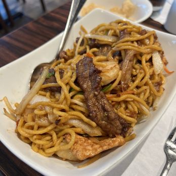 China Garden - Combination le Mixed Lo Mein - Chinese Near Me - Frederick, Maryland
