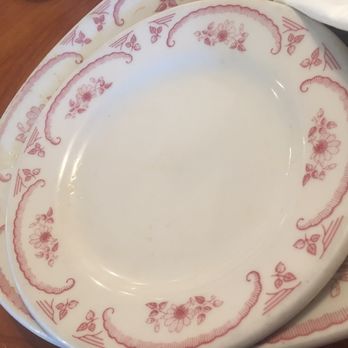 Henri's - I love their beautiful plates, generations have eaten on them. Just like my grandma would have. They want you to feel at home here. - Diners Near Me - Canoga Park, California Henri's - I love their beautiful plates, generations have eaten on them. Just like my grandma would have. They want you to feel at home here. - Diners Near Me - Canoga Park, California