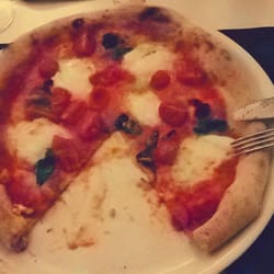 Il Bellavista - Pizza CTG = pomodoro, bufala, pomodorini freschi, basilico