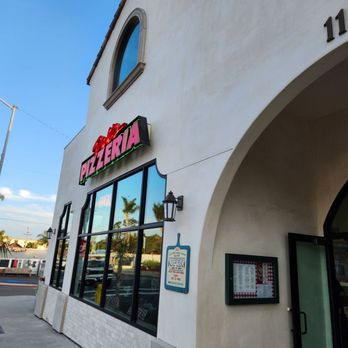 Del's Pizzeria - Storefront - Pizza Near Me - Pismo Beach, California