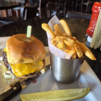 Hennessey's Tavern - All American burger - Bars Near Me - Laguna Beach, California Hennessey's Tavern - All American burger - Bars Near Me - Laguna Beach, California