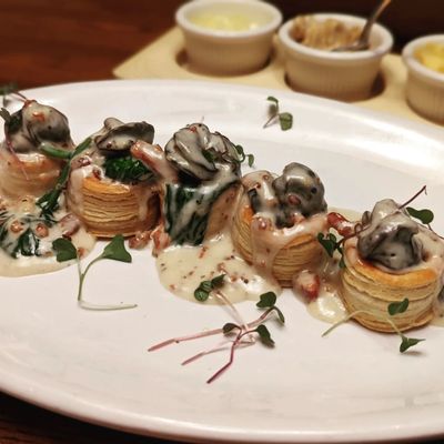 Steak & Tonic by null