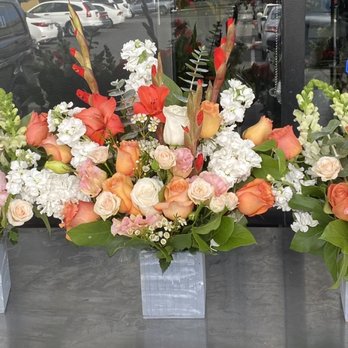 Bolsa Florist - Asked for "fall-themed" giving full creative power to the florist. Turned out better than I could have ever imagined. - Florists Near Me - Westminster, California