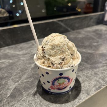 Sweet Spot Ice Cream Cafe - Large cookies n cream $7.25 - Desserts Near Me - Richmond, Virginia