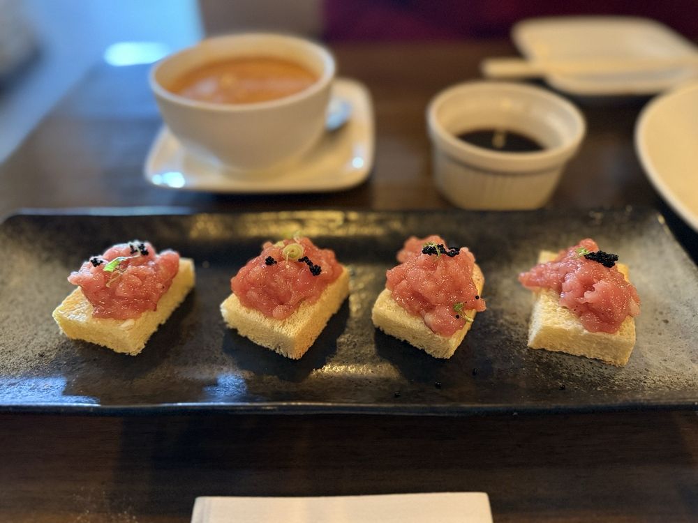 Sakana Sushi & Asian Bistro Logo