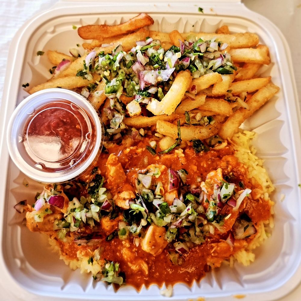 DeSi Me Rollin Food Truck Logo