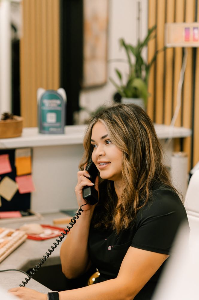 Honey Glow Health Logo