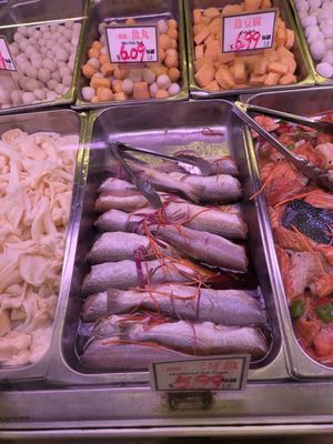 Deluxe Food Market by null