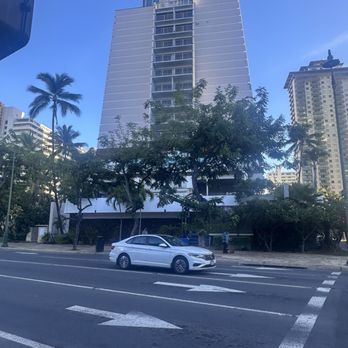 Hotel La Croix - Again, actual photo of hotel as of 1/16/25, not at all what the website shows - Hotels Near Me - Honolulu, Hawaii Hotel La Croix - Again, actual photo of hotel as of 1/16/25, not at all what the website shows - Hotels Near Me - Honolulu, Hawaii