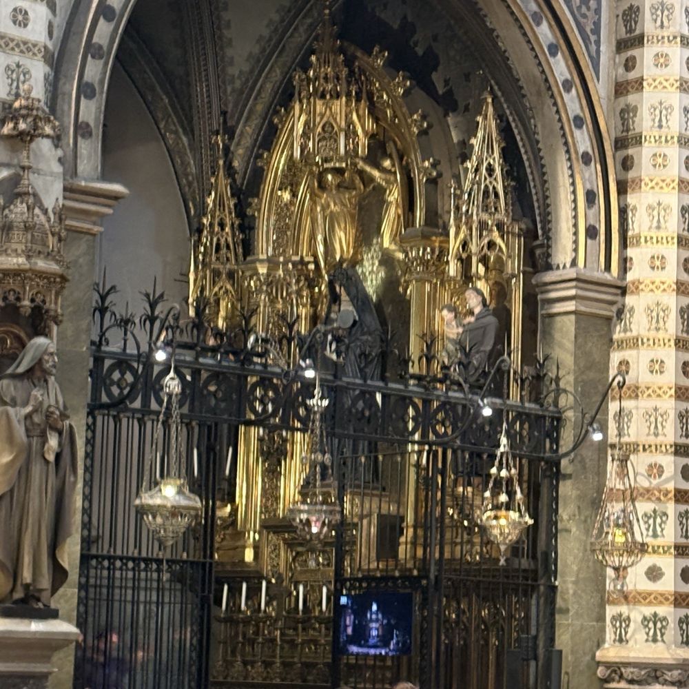 Castlexperience - Inside the basilica - Wine Tours Near Me - Barcelona, B