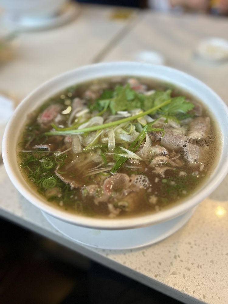 Pho Anh Vu Logo